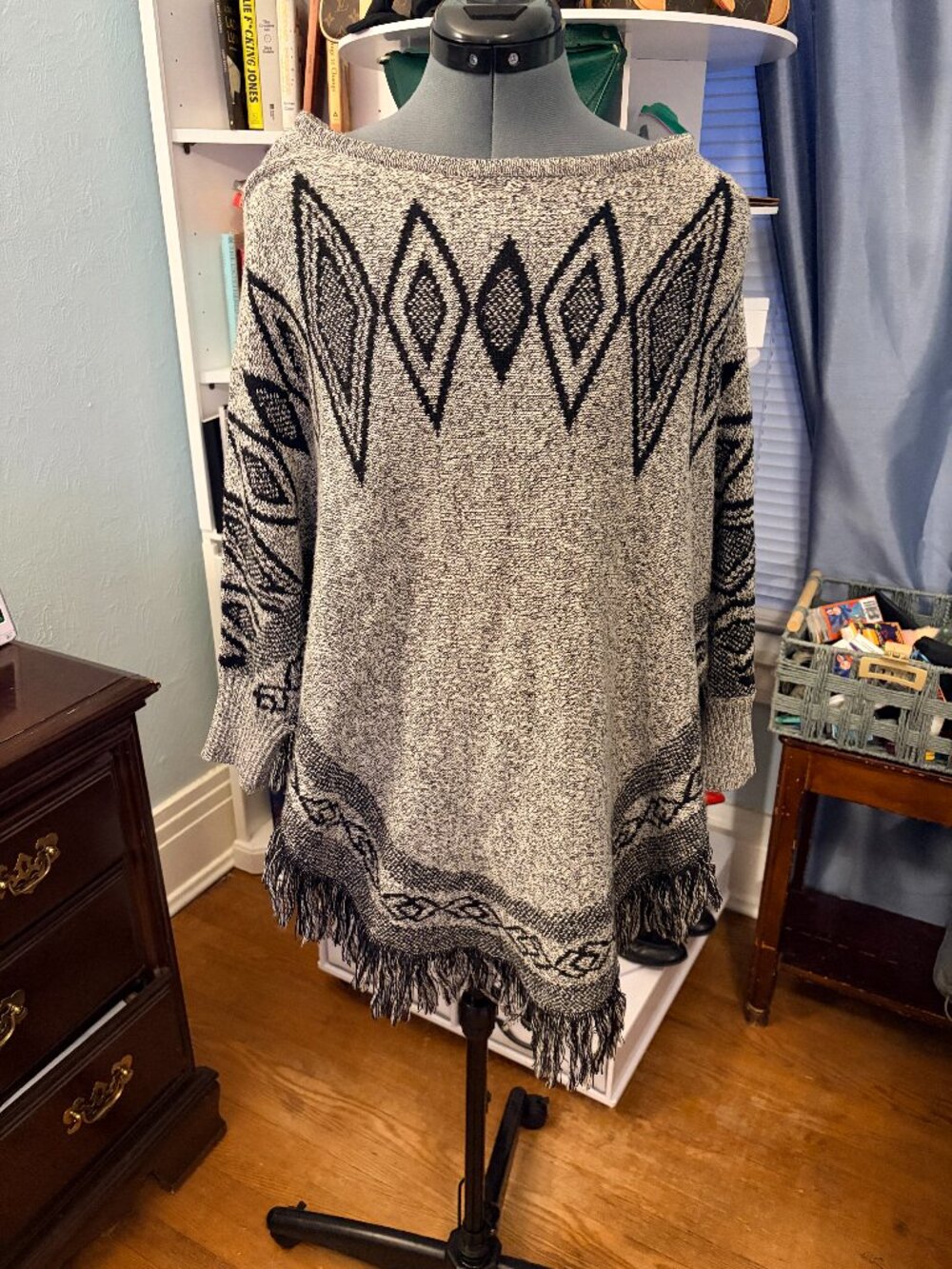 Style & Co Grey Black Aztec Poncho Jumper S/M Fringe Boho Western 3/4 sleeve